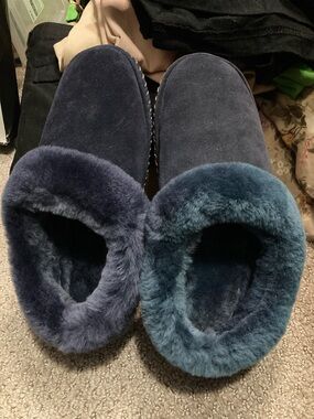 L.L. bean Women's Wicked Good Slippers BLUE AS IS
